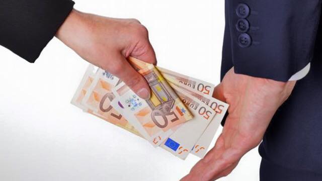In a survey of judges financed by USAID, 25 percent of judges said the system was corrupt and another 58 percent said that the system had a public perception of corruption. (Photo: Illustration)
