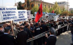 Outside the parliament, a group of former political dissidents protested and tried to break into the legislative hall. They say many current lawmakers have ties to the former communist regime. (Photo: Archives)