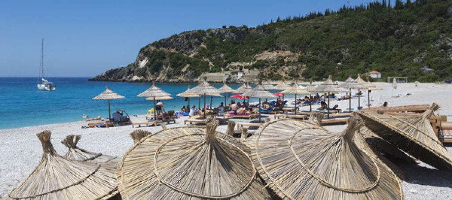 Visa free travel boosts Chinese tourists to Albania