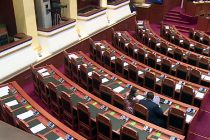 Parliamentary boycott continues, as opposition holds meeting in Vlora