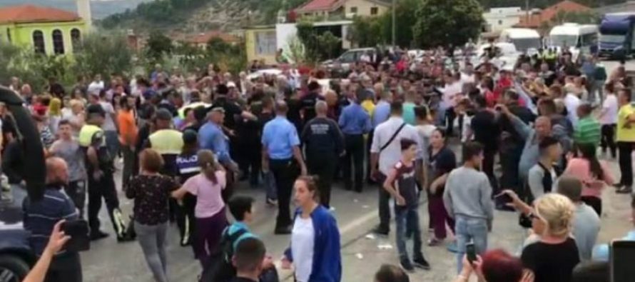 Elbasan protesters clash with police, minors among them
