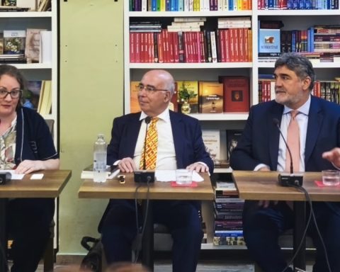 From left to right: AIIS Director Alba Cela, Ambassador Manuel Montobbio, Spanish Ambassador Gabriel Cremades.